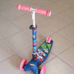 Самокат 3-х колесный ''Hot Wheels''